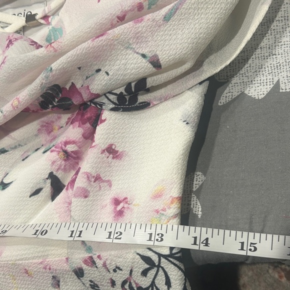 💜”Kensie” White & Purple Floral Dress w/Crisscross Neckline Detailing - Picture 16 of 17